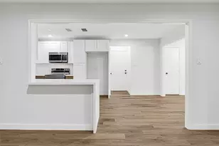 413 Oakhill Dr, Conroe, TX 77304 - Photo 9