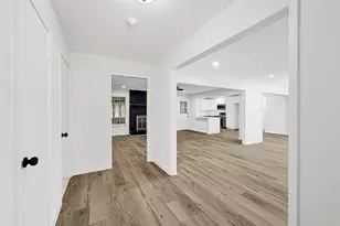 413 Oakhill Dr, Conroe, TX 77304 - Photo 5