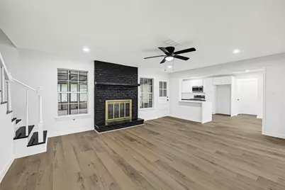 413 Oakhill Drive, Conroe, TX 77304 - Photo 7