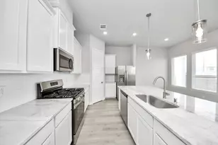 8910 Covenant Pl, Houston, TX 77055 - Photo 13