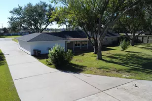 11703 Cherry Point Dr, Mont Belvieu, TX 77535 - Photo 5