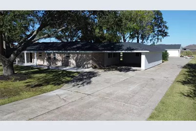 11703 Cherry Point Drive, Mont Belvieu, TX 77535 - Photo 3