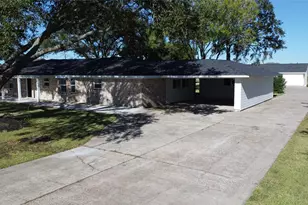 11703 Cherry Point Dr, Mont Belvieu, TX 77535 - Photo 3