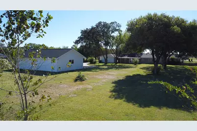 11703 Cherry Point Drive, Mont Belvieu, TX 77535 - Photo 7