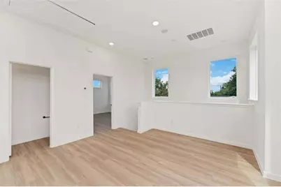 4710 Mallow Street #B, Houston, TX 77033 - Photo 11