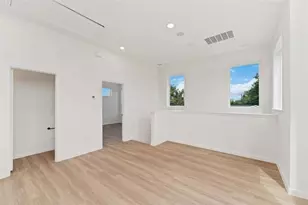 4710 Mallow St, Houston, TX 77033 - Photo 11
