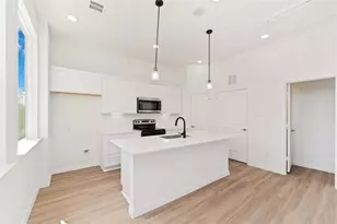 4710 Mallow St, Houston, TX 77033 - Photo 7