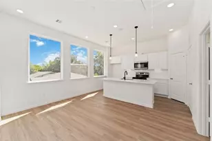 4710 Mallow St, Houston, TX 77033 - Photo 9