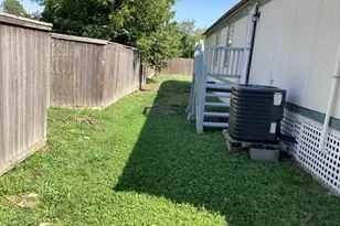 306 W Wallisville Rd, Highlands, TX 77562 - Photo 11