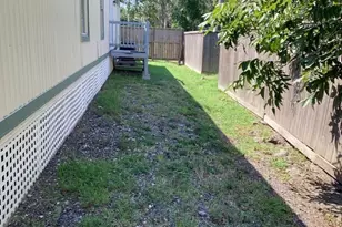 306 W Wallisville Rd, Highlands, TX 77562 - Photo 15