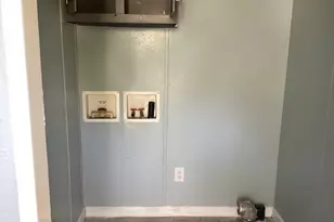 306 W Wallisville Rd, Highlands, TX 77562 - Photo 9