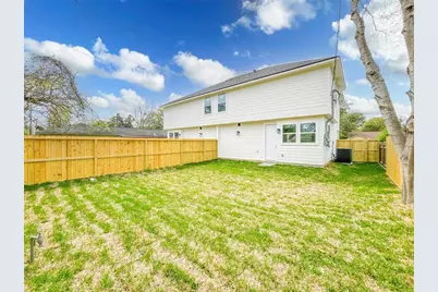 11514 Courtshire Road #B, Houston, TX 77076 - Photo 17