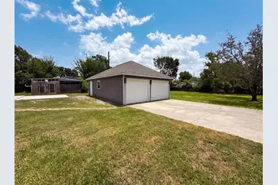 7934 Round Rock Drive, Houston, TX 77049 - Photo 15