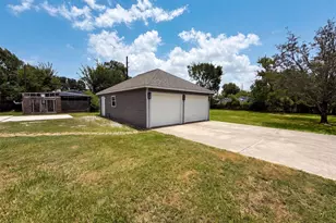 7934 Round Rock Dr, Houston, TX 77049 - Photo 15