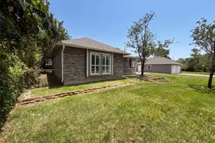 7934 Round Rock Dr, Houston, TX 77049 - Photo 17