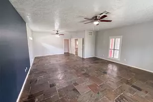 7934 Round Rock Dr, Houston, TX 77049 - Photo 5