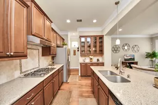 12255 Oxford Cres Cir, Houston, TX 77082 - Photo 9