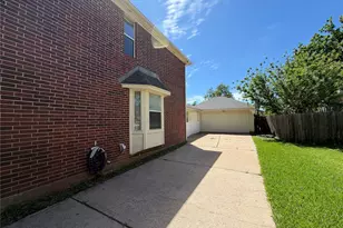 1916 Lakewinds Dr, Missouri City, TX 77459 - Photo 23