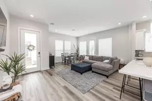 3354 Pinemont Dr, Houston, TX 77018 - Photo 3
