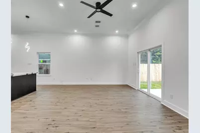 7358 Guadalcanal Road #B, Houston, TX 77033 - Photo 17