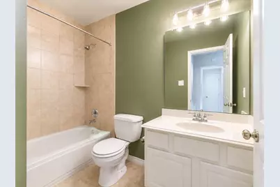 136 Easton Glen Lane, Dickinson, TX 77539 - Photo 9