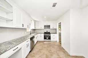 13122 Benford Dr, Houston, TX 77099 - Photo 11