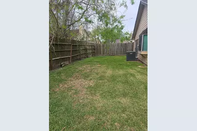 7803 La Rochelle Circle, Houston, TX 77071 - Photo 9