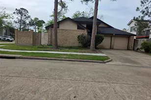 7803 La Rochelle Cir, Houston, TX 77071 - Photo 1