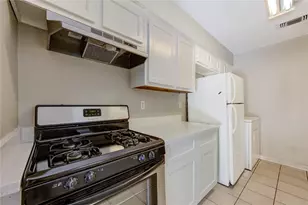212 Quaker Dr, Friendswood, TX 77546 - Photo 11