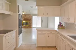 10127 Sagegate Dr, Houston, TX 77089 - Photo 9