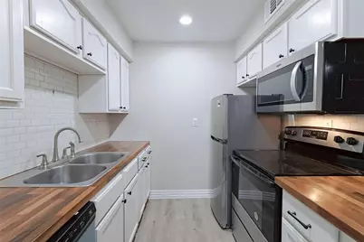 132 Oyster Creek Drive #73, Lake Jackson, TX 77566 - Photo 3
