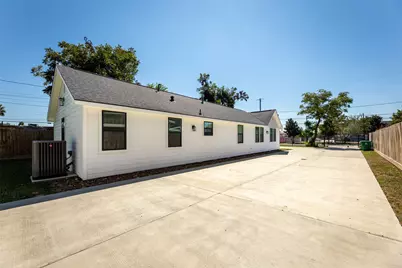 729 Caperton Street, Houston, TX 77022 - Photo 39