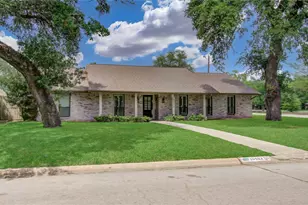 10402 Hazelhurst Dr, Houston, TX 77043 - Photo 3