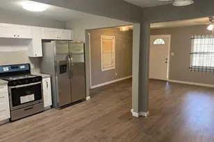 5962 Southwind St, Houston, TX 77033 - Photo 5