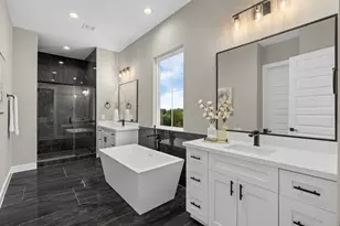 1177 W 19th St, Houston, TX 77008 - Photo 33