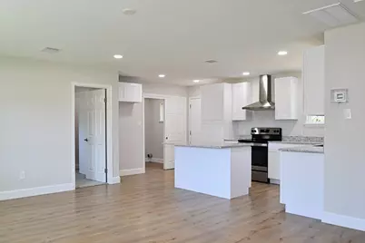 10910 Fullerton Drive, Houston, TX 77043 - Photo 7