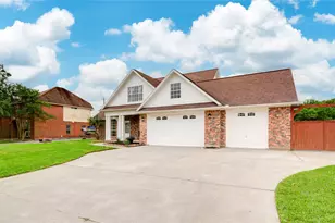 127 Indian Warrior Trail, Lake Jackson, TX 77566 - Photo 1