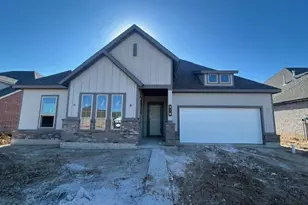 318 Legacy Point Dr, Sealy, TX 77474 - Photo 1