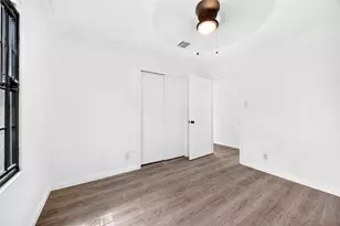 9211 Clearway Dr, Houston, TX 77033 - Photo 23