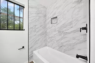 9211 Clearway Dr, Houston, TX 77033 - Photo 25