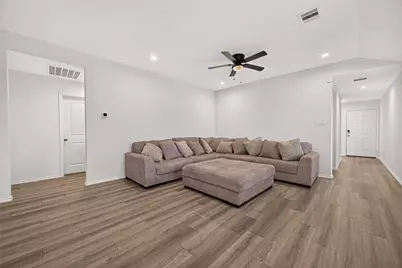 2074 Legacy Hills Drive, Houston, TX 77067 - Photo 13