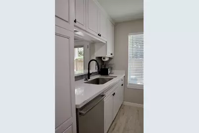 14 Redberry Court, The Woodlands, TX 77381 - Photo 5