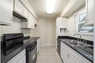 18800 Egret Bay Blvd, Webster, TX 77058 - Photo 5