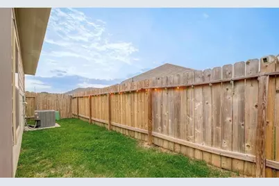 6409 Hollock Meadows Lane, Houston, TX 77048 - Photo 25
