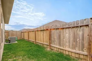 6409 Hollock Meadows Ln, Houston, TX 77048 - Photo 25