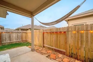 6409 Hollock Meadows Ln, Houston, TX 77048 - Photo 13
