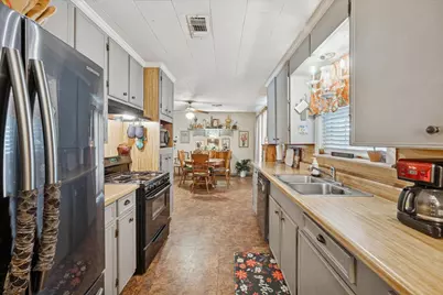 1129 Atchison St, Sealy, TX 77474 - Photo 7