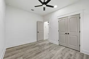 205 Lock Ln, Bryan, TX 77803 - Photo 17