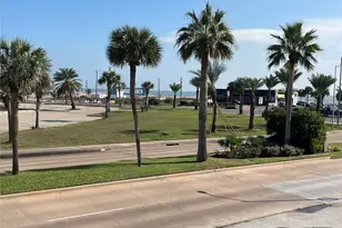 909 University Blvd, Galveston, TX 77550 - Photo 1