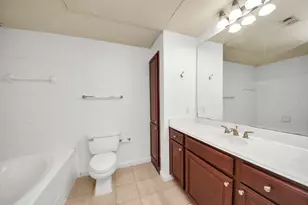 7575 Kirby Dr, Houston, TX 77030 - Photo 21